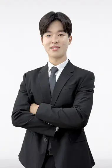 Minhyung L.